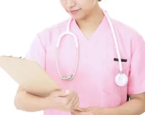 看護師介護施設への日雇い派遣解禁で「なし崩し規制緩和」の懸念