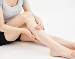 就寝中の「こむら返り」にはスポドリと梅干しを！専門家が最新対策を指南