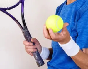 靴下に2個入れるだけ！テニスボールマッサージで腰痛がラクに
