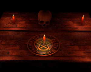 「悪魔払い」の儀式で女性が死亡して夫と医師など3人が逮捕される