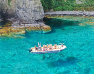 北海道・福島町“青の洞窟クルーズ”で人気のドローン記念撮影…「日本の半島」最旬情報【9月・10月】