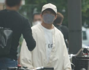 西川貴教　ボディビル大会連覇の下準備？ナイキ買い込む“マッチョ”な買い物姿