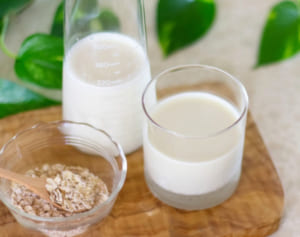 ローラ、本田翼も愛用！腸内環境を整える“オーツミルク”活用術