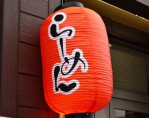 女性客の肩を…「蒼穹のファフナー」とコラボのラーメン店主に“セクハラ疑惑”で広がる波紋