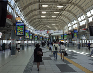 「今日の仕事は楽しみですか」品川駅の広告に“ディストピア”“病む”と物議