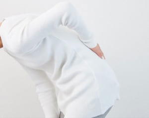 専門医解説「ぎっくり腰は3日安静にした後は、動いて治す」