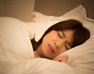 小顔、花粉症の人も要注意！更年期以降増加する「いびき」の防ぎ方