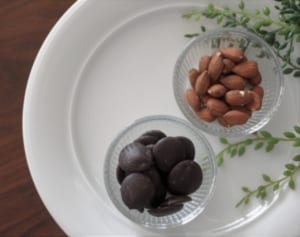 医師が好む間食「疲れた脳を働かせるアーモンドチョコレート」