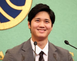 大谷翔平が国民栄誉賞辞退　岸田内閣に選手を政治利用と批判も