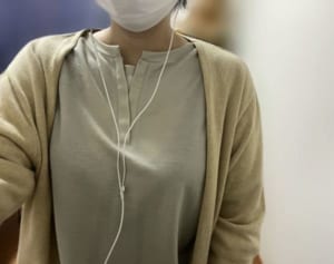 「友人全員失った」元“反ワクチン”派の女性が語る陰謀論の代償と後悔