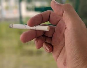 WACK渡辺氏　不倫だけじゃない！条例違反の路上喫煙に顎マスクの“やんちゃ”な素顔