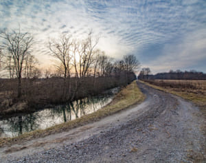 YouTuberが川底から21年前に失踪した男女の遺体を発見