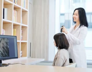 病気のサインに気づくことも…40代女性も発毛治療を受診すべき2つの理由