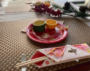 通常価格の1/10の商品も！すごすぎる100円ショップ「DAISO」のお正月商品