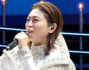 氷川きよしの美しすぎるクリスマスライブ変幻自在BESTショット