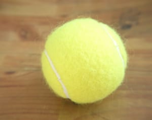 医学博士が提案「坐骨神経痛に『椅子ボール』ストレッチ」