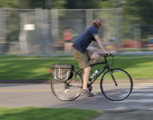 3人に1人が被害…重大事故も引き起こす「イヤホン運転」自転車の危険な実態