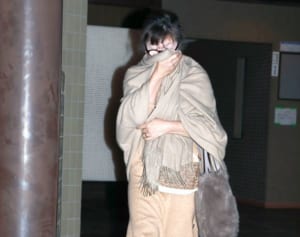小室佳代さん　足も完治で完全復活！セレブ風ファッションで朝5時に謎の外出