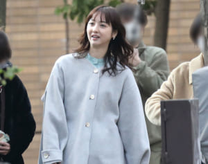 佐々木希“セリフ棒読み”から一転！主演ドラマで見せた“動じない”女優姿