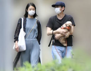 星野源が新垣結衣と見つめ合い、有吉は夏目三久と10キロ散歩…新婚夫婦のラブラブ密着現場