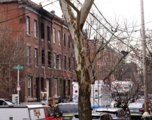 12人が死亡した火災の原因に「5歳児がクリスマスツリーに着火」説が浮上