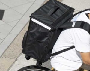 「最もハンサムな背中」と称賛！配達員が飛び降り寸前の母娘救う【中国】