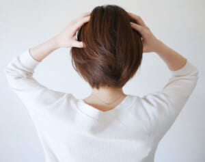 冬の体臭は夏よりキツイ…頭皮のニオイは洗いすぎが原因かも！