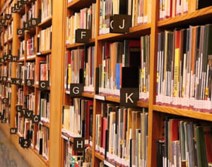 8歳の男の子が図書館に自作絵本をこっそり置いたら人気蔵書に