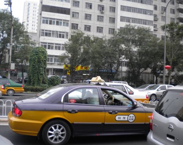 【中国】運転中に警察から戦慄の電話…「あなたの車の中に犯人がいます」