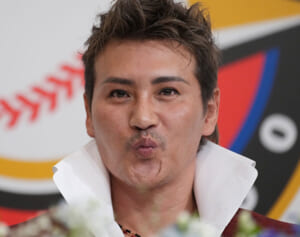 新庄監督の“無料名刺”がメルカリで大量転売…窃盗罪に問われることも