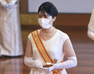 【写真史】初会見の愛子さま　電車通園、愛犬を抱っこ…聡明プリンセスの20年