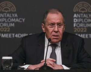 「お前の父親は人殺し」ラブロフ露外相の継娘宅前で抗議デモ