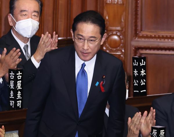 岸田首相　外交中はノーマスクも「マスクは重要」発言にツッコミ続出“説得力ない”