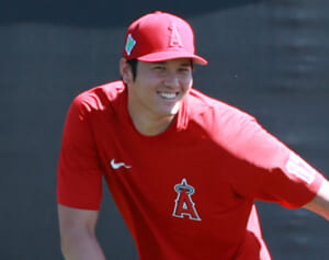 「愛車はテスラ」大谷翔平開幕前ならではの極上スマイル写真6