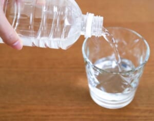 介護現場で働く医師が推奨「認知症の予防に1日1.5リットルの水を」