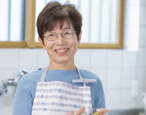 「3分クッキング」料理の先生明かす舞台裏「エプロンは100種類手作りです」