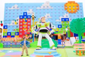 disney_hotel_1_line_Tw-300x200