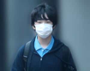 悠仁さま　佳子さまとは対照的!?目撃した地味私服での“徒歩通学”姿