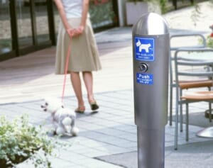 注目集める“犬用水洗トイレ”設置の裏にあった深刻な尿害＆マナートラブル
