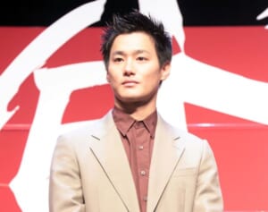 「篠原涼子より長いんでないの？」お騒がせイケメン俳優の“長髪激変”にネット騒然