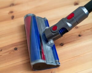 いきなり水拭きは菌や汚れを広げる！　病院清掃のプロのワザ