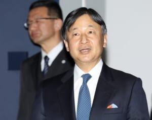 行事日程、ドレス色味で異例の“被り”連発…広がる「天皇家と秋篠宮家の距離」