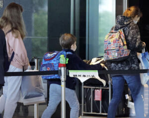 ウクライナを脱出しても渡航費の確保に困難…避難留学生を日本語学校が受け入れ中