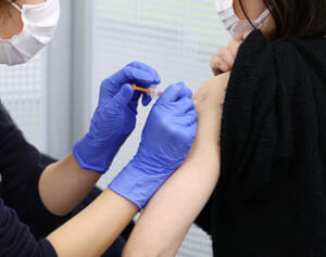 【4回目接種】対象はどんな人？高血圧、BMI30以上は60歳未満でも検討を