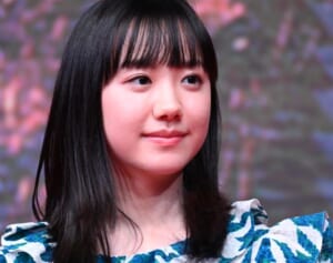 芦田愛菜　ヘアカット中も哲学書を熟読！学内トップ成績維持する聡明勉強術