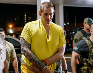 逃亡した殺人犯と看守が宿泊した部屋が大人気に