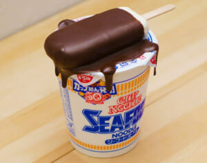 “カップヌードルの上で溶けたアイス”が大バズリ！日清語るユニークグッズ制作の苦悩