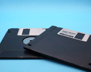 4,630万円分の振込先をフロッピーでやり取り…誤送金の新人職員に相次ぐ同情の声