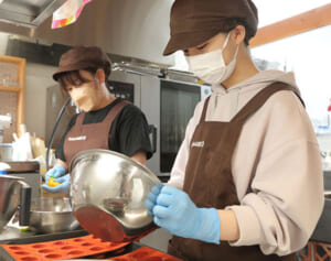 “場面緘黙症”で話せず不登校…14歳少女が行列店のパティシエに