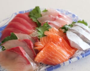 サーモンやヒラメも危ない！「アニサキス食中毒」が急増しているワケ